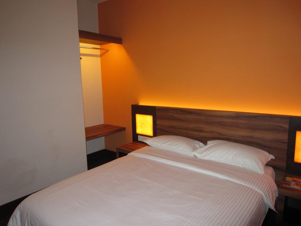 Waterfront Boutique Hotel Port Dickson Zimmer foto